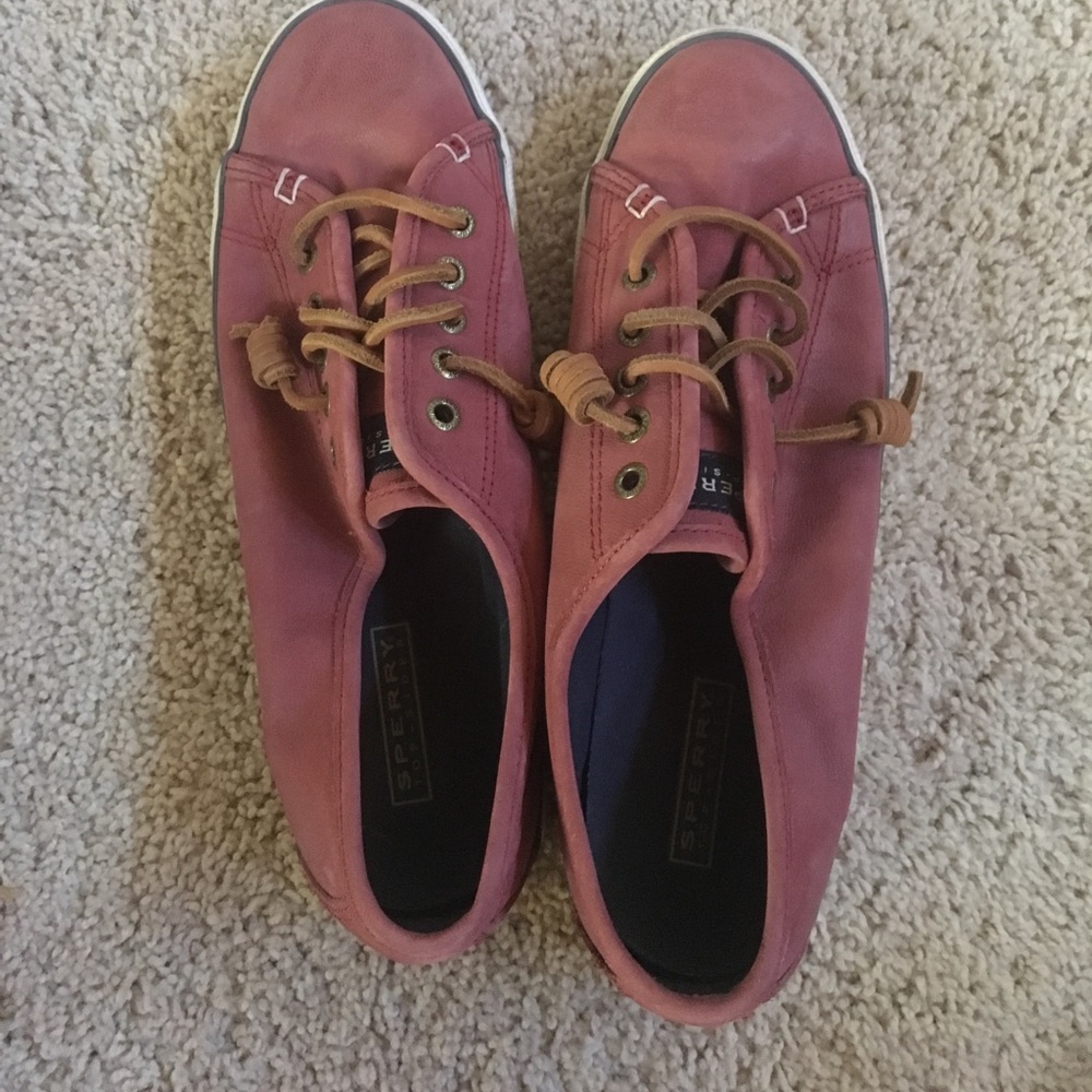 Light maroon Sperry Top-Siders