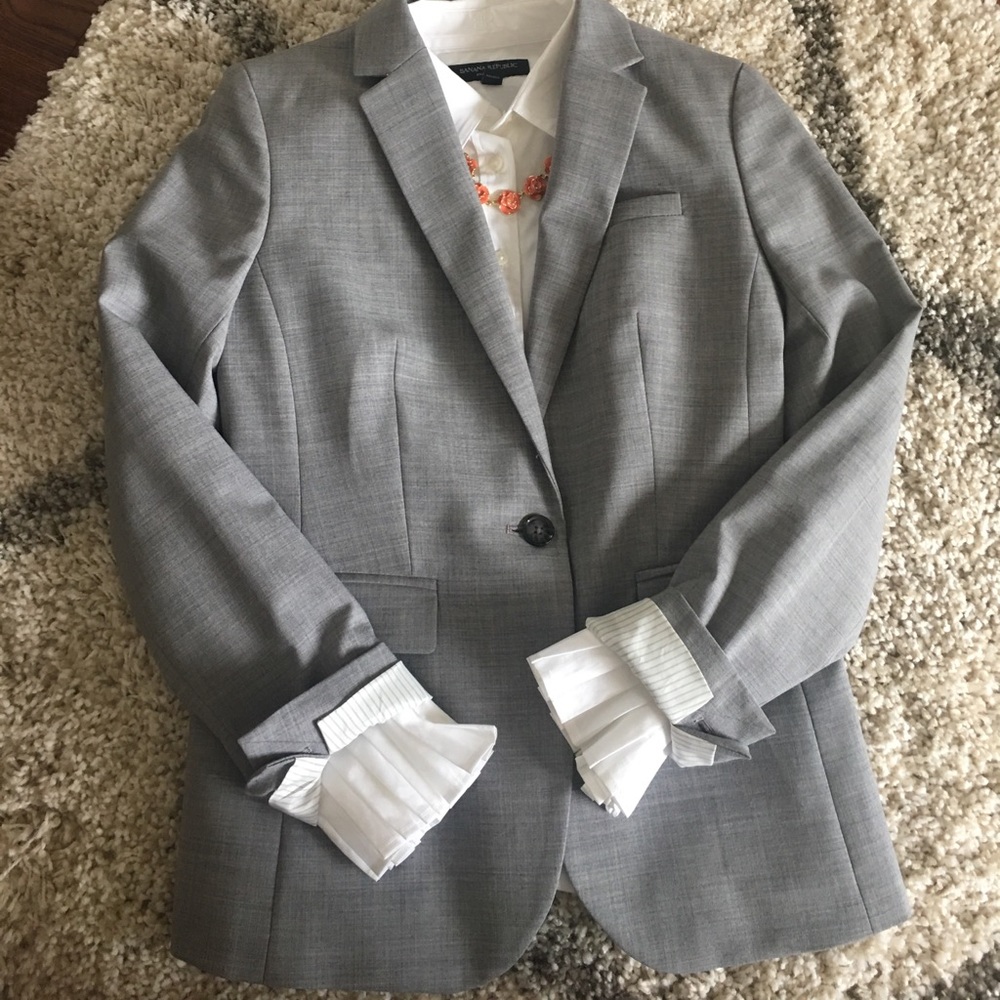 Classic-Fit Lightweight Wool Blazer