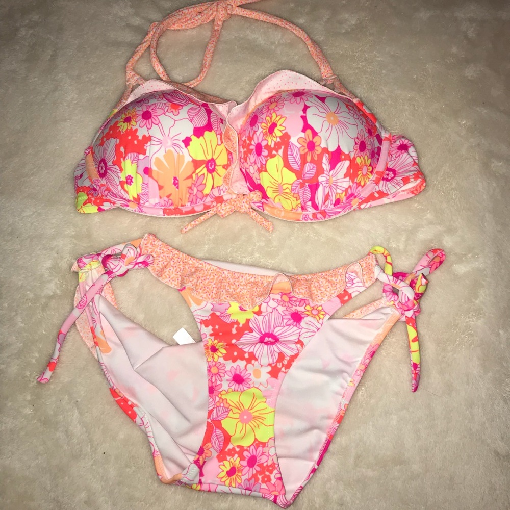 Victoria’s Secret push up bikini