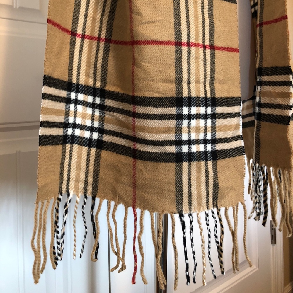 Elegant Scarf - Picture 3 of 4