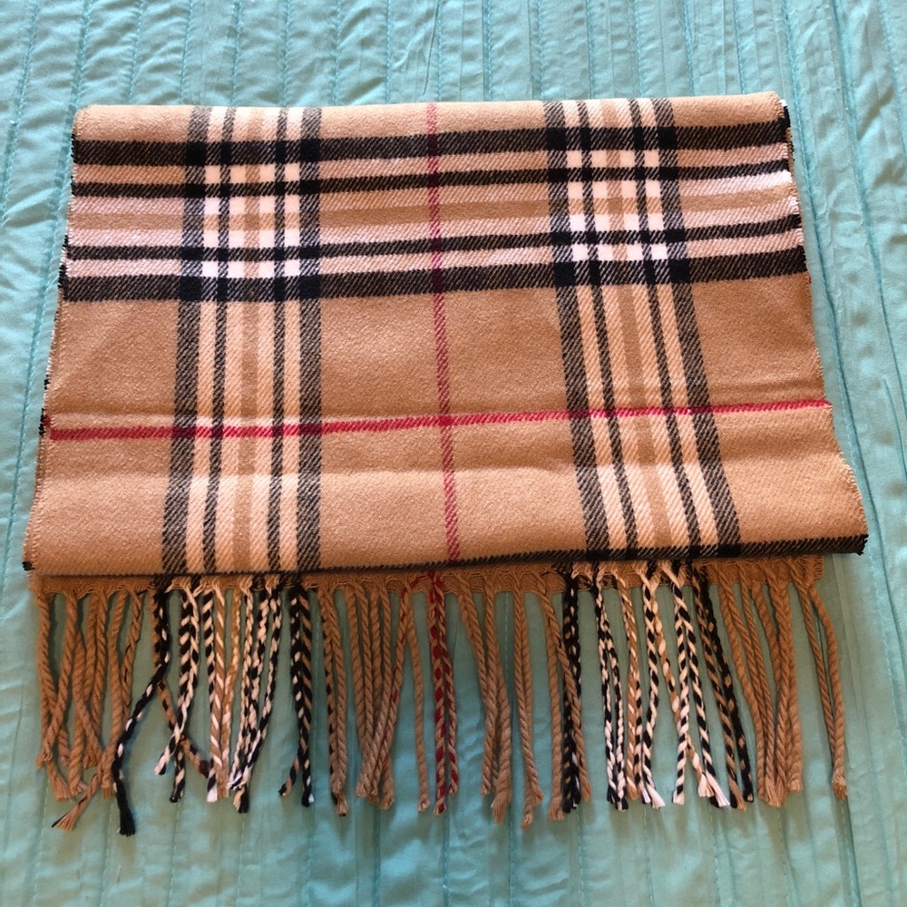 Elegant Scarf - Picture 4 of 4
