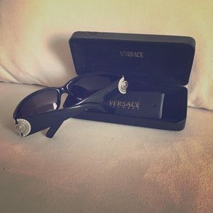 🔥BLACKFRIDAY PRICE-- Versace Sunnies- unisex