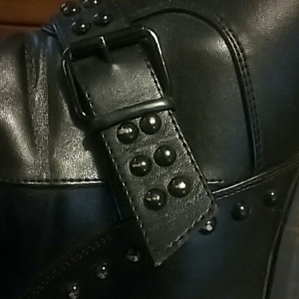 Boots - Picture 3 of 4