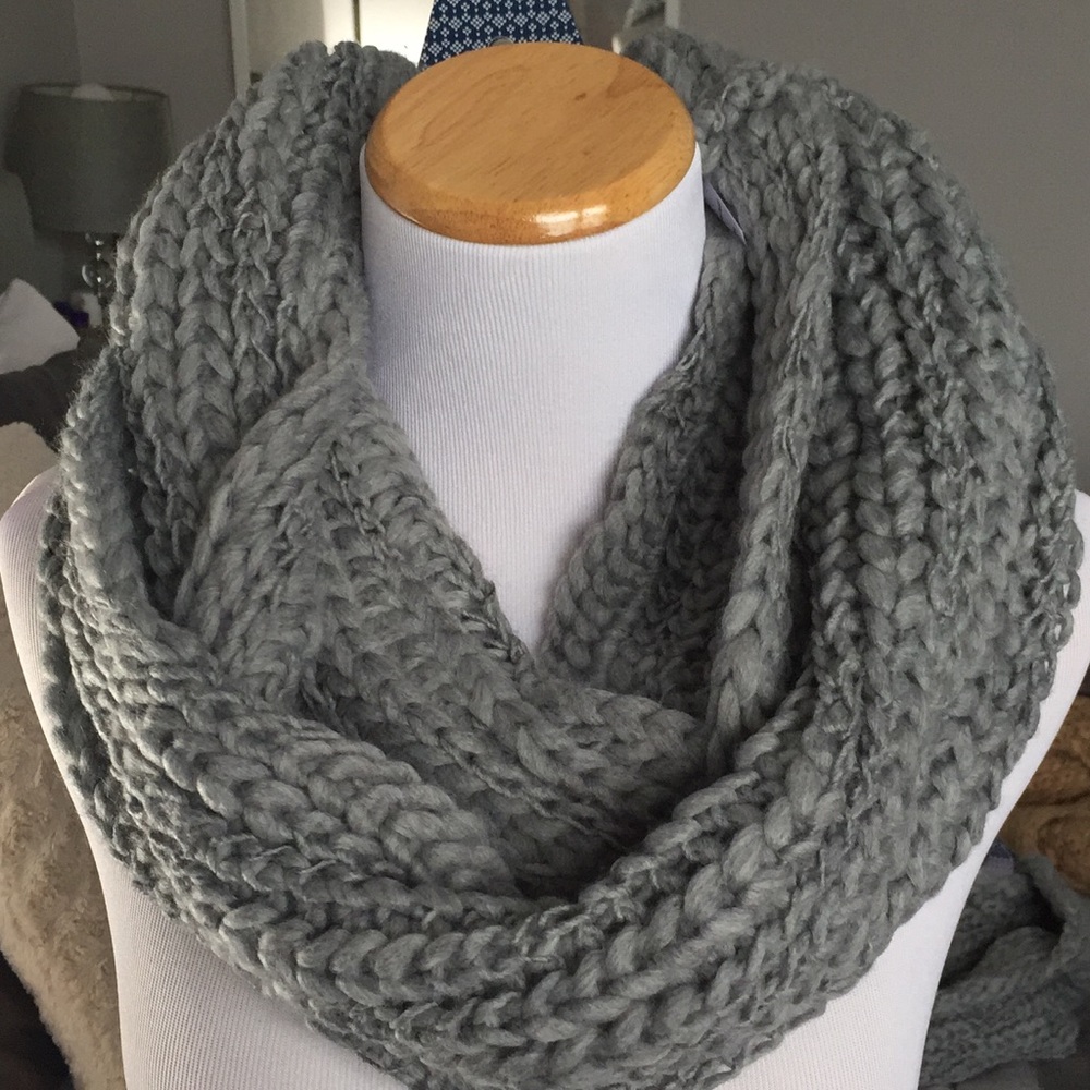 🎁Grey infinity scarf