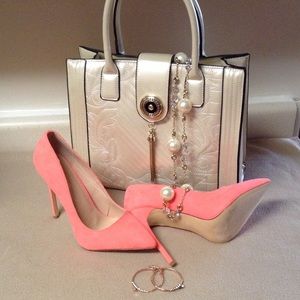 Beautiful orange heels! 👠👠👠👠👠🎈💖