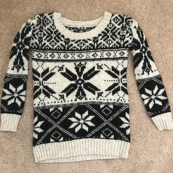 American Eagle Outfitters Sweaters - Snowflake Christmas sweater