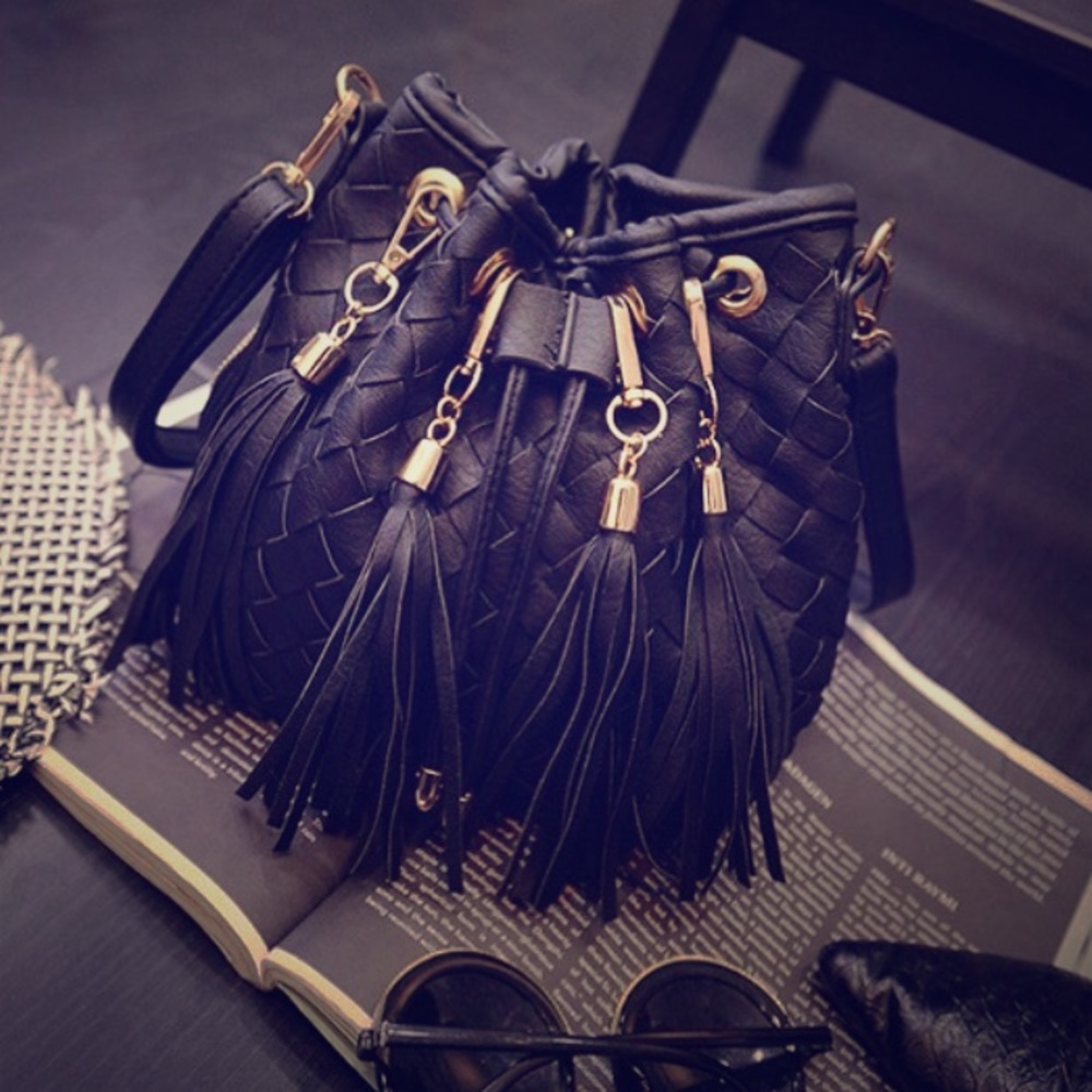 woven bucket bag//.