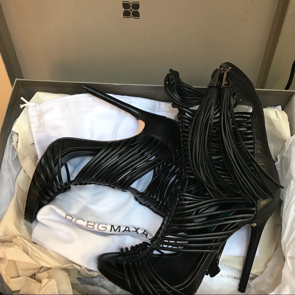 BCBG MA-ELISTA HEEL