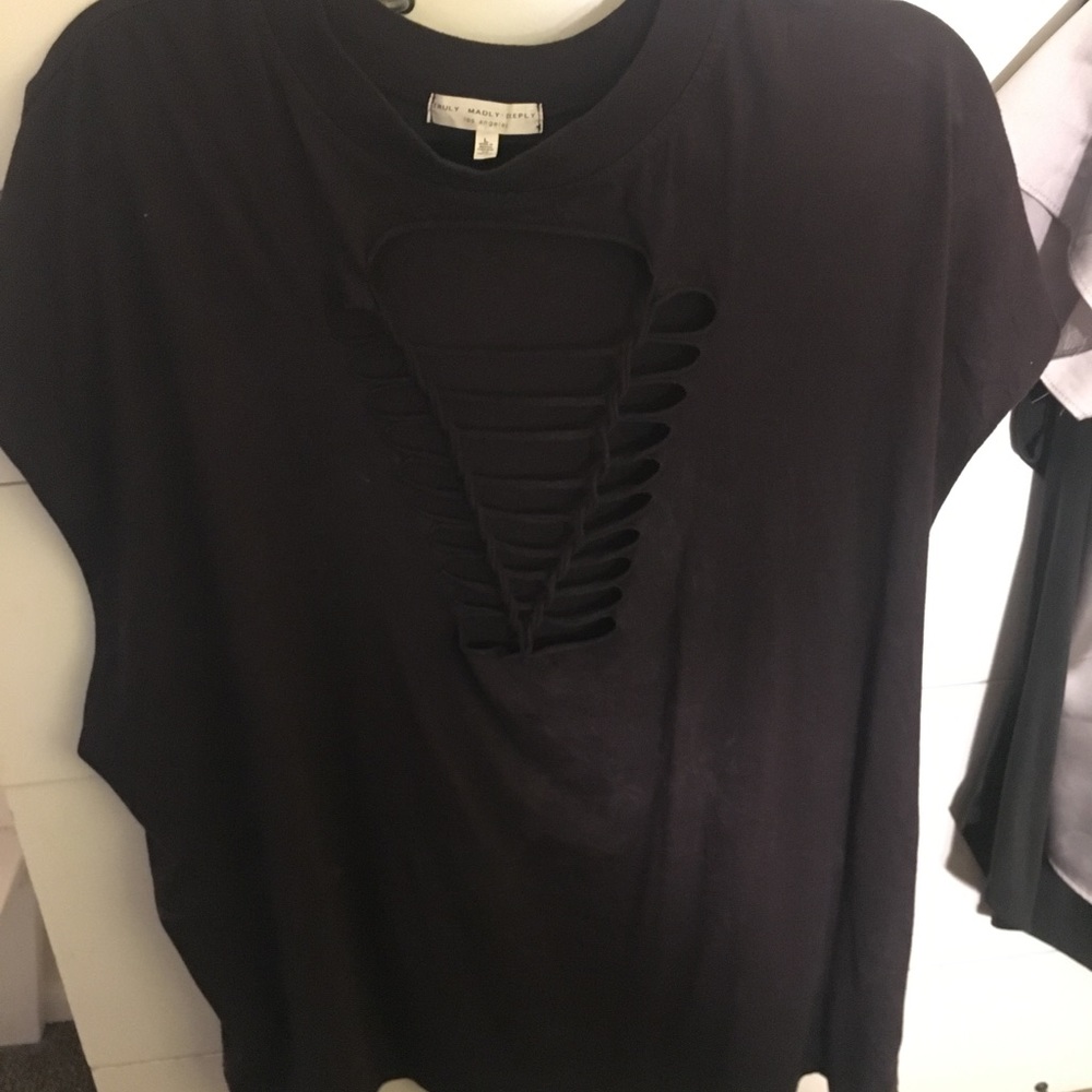 Super cute cut out top