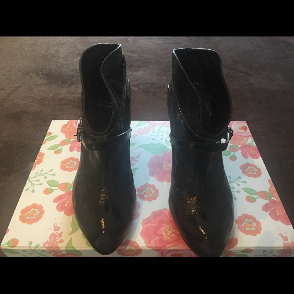 Strategia Booties.