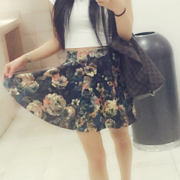 Zara floral skirt - Picture 1 of 1