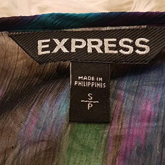 Loose sheer  like new Express blouse - Picture 3 of 3