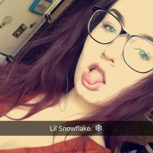 Meet your Posher, Dee