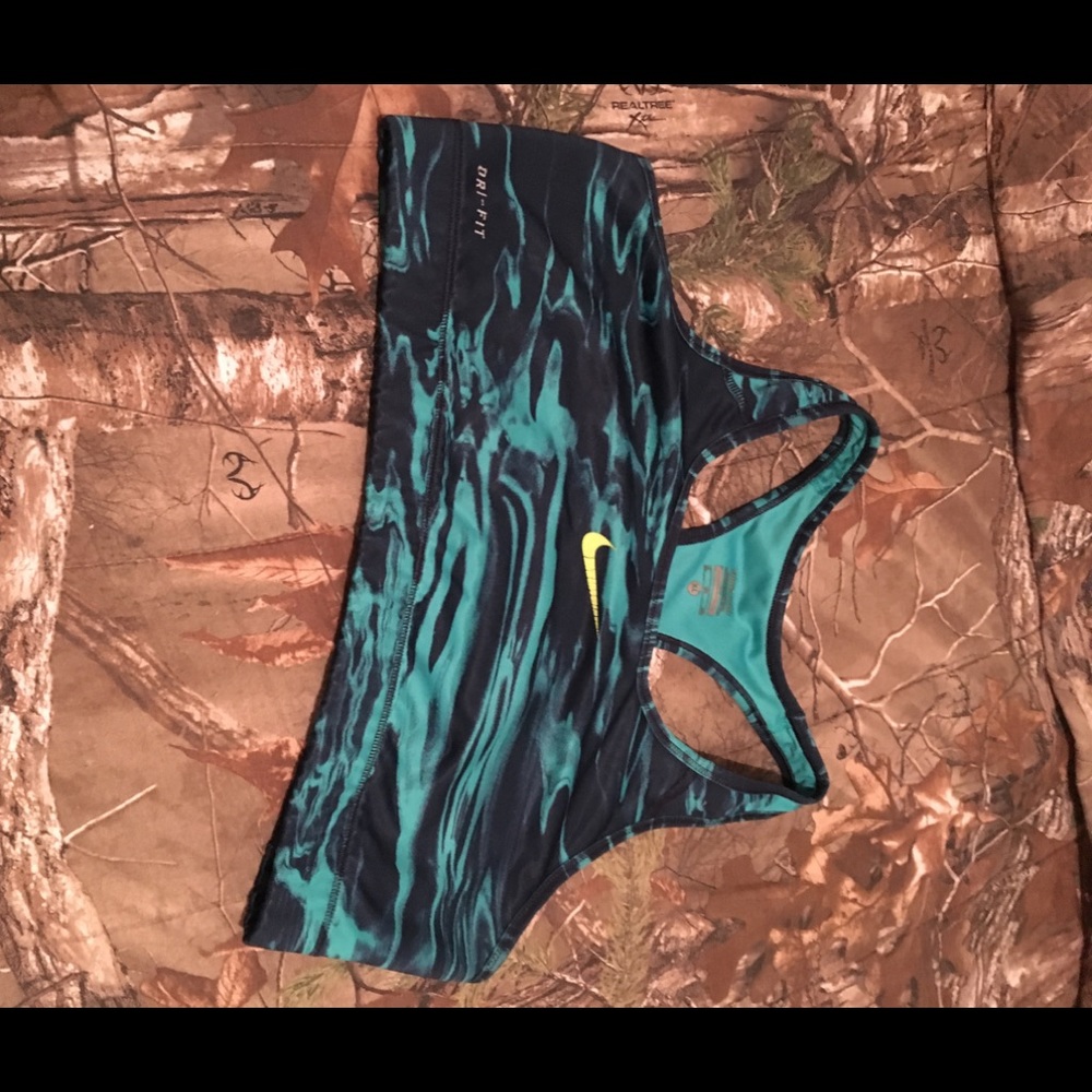 Nike dryfit sports bra