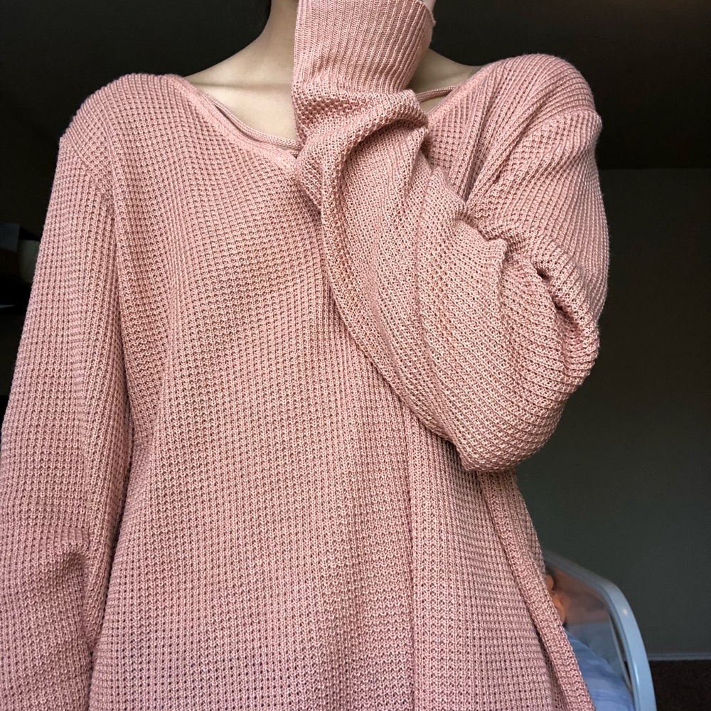 LIKE NEW!! Peachy pink sweater
