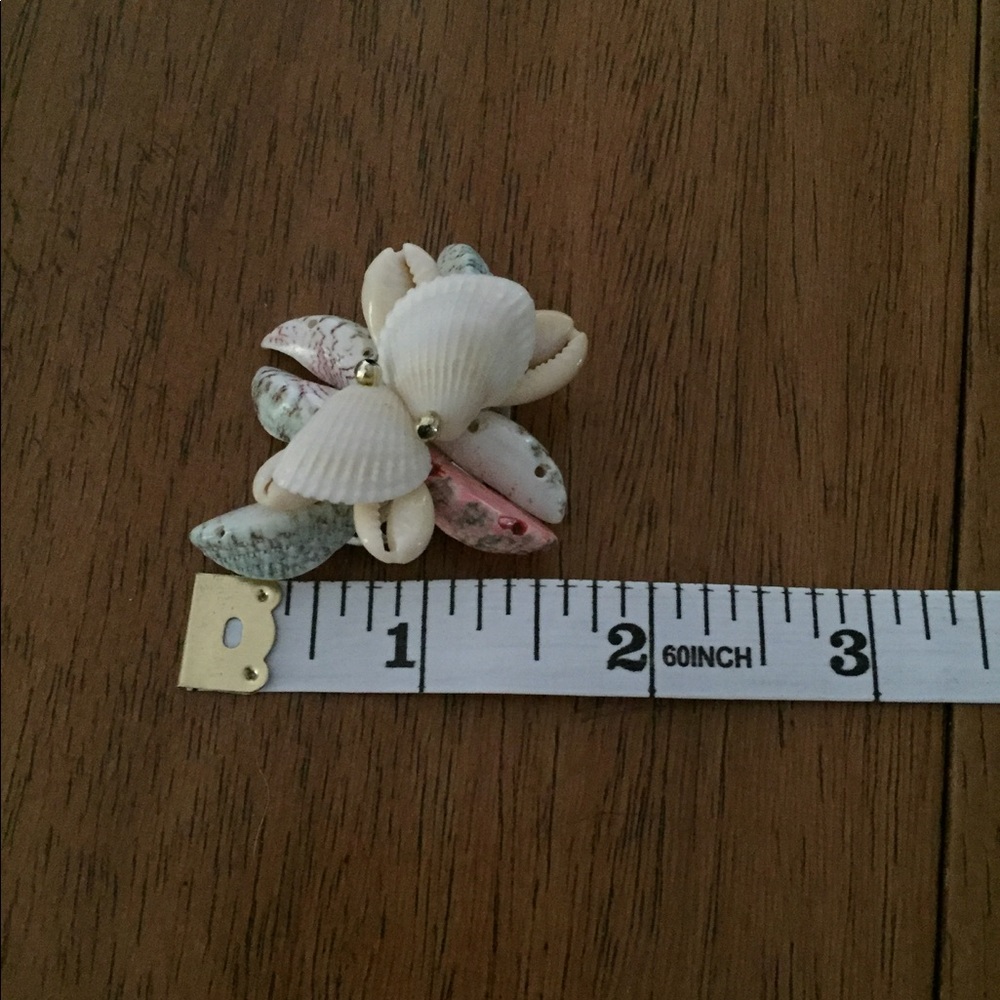 Seashell Brooch - Picture 3 of 3
