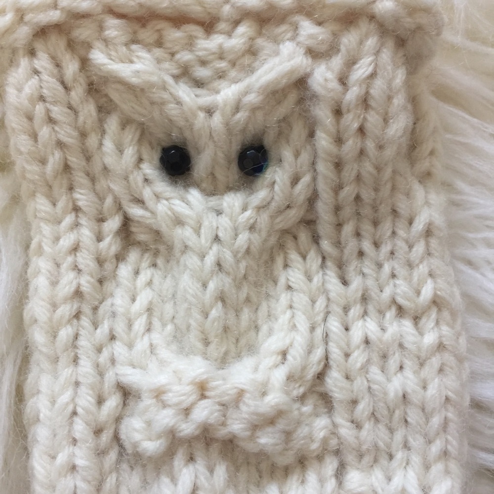 SOLD 🎁 Knitted Owl Fingerless Gloves - Picture 2 of 3