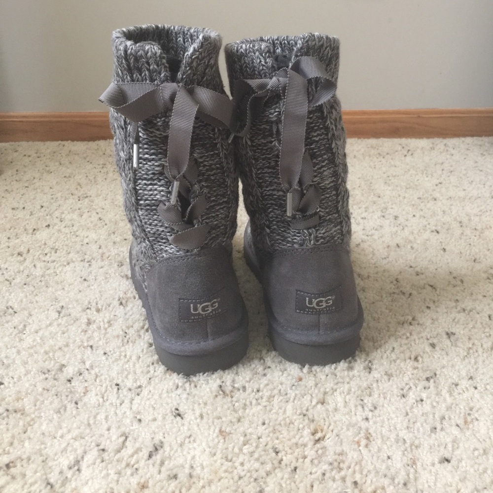 Lattice cardy uggs with corset back