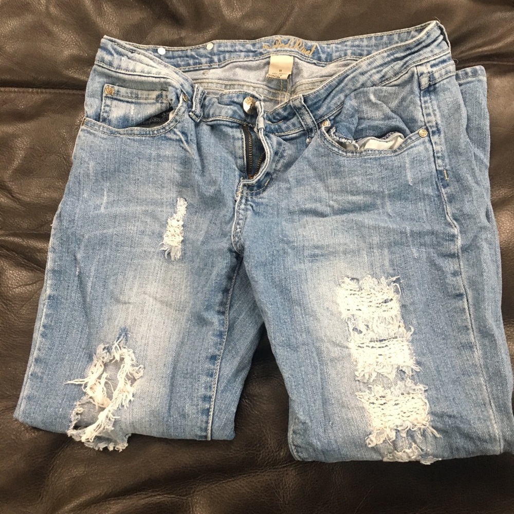 Red Rivot Distressed Denim Ankle / Capri - size 11