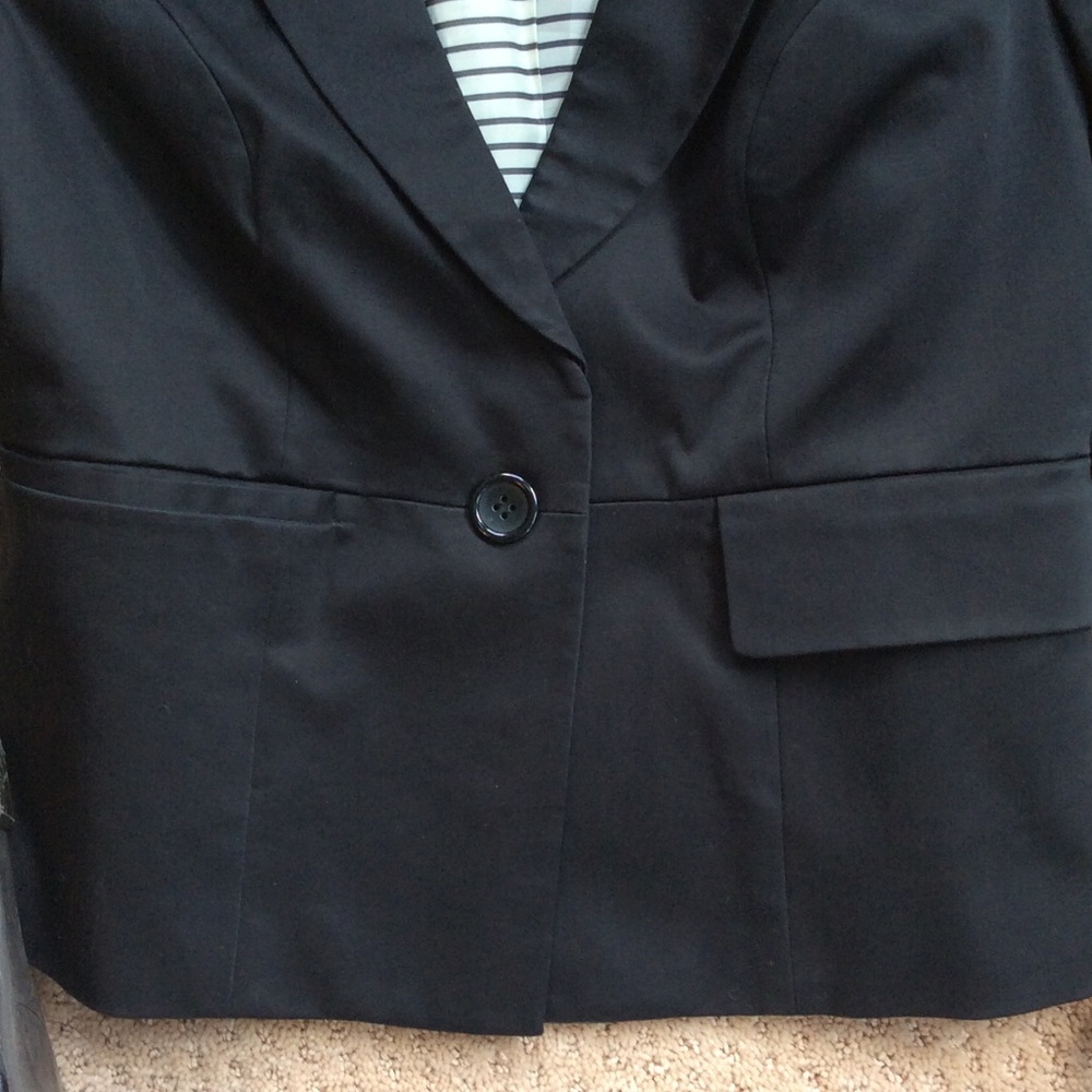 The Limited Fitted 3/4 Blazer - Picture 2 of 8