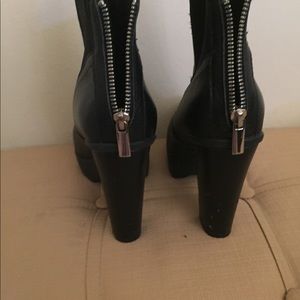 Steve Madden black booties