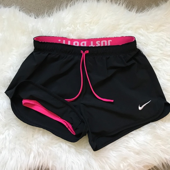 Nike Shorts Size Small - Picture 1 of 4
