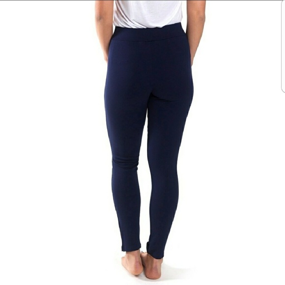 💜Navy streamline leggings - Picture 2 of 3
