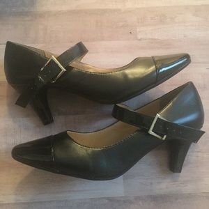 Karen Scott Mary Janes, size 10. NIB, NBW.