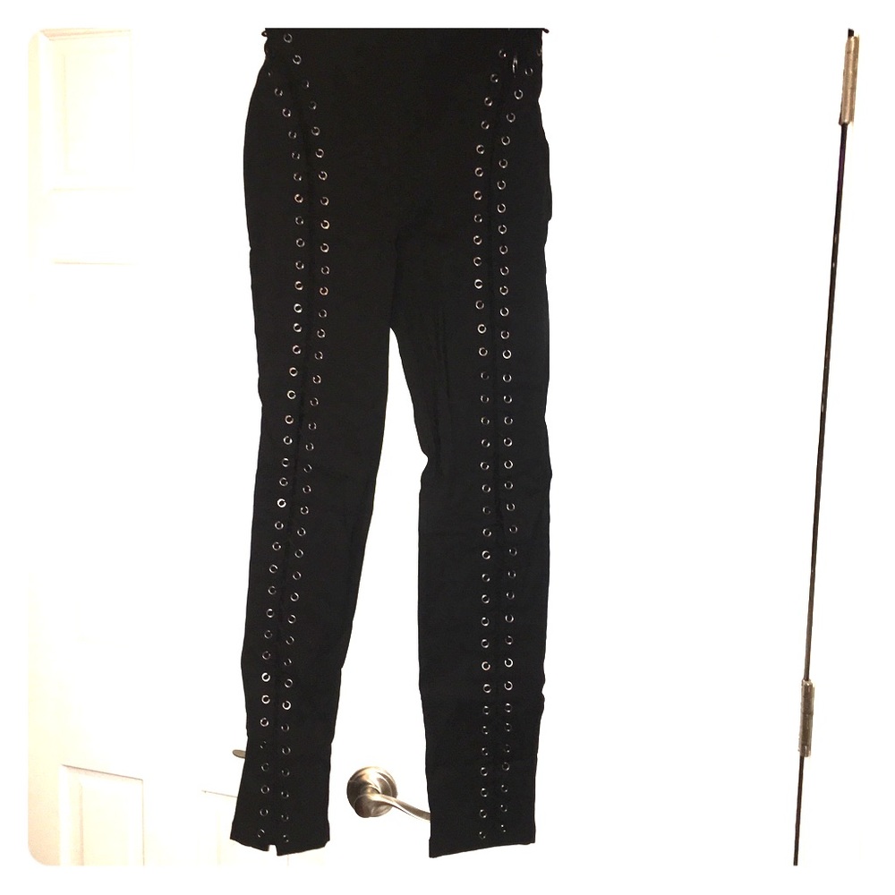 Lace up front leggings !