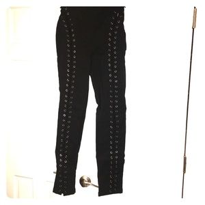 Lace up front leggings !