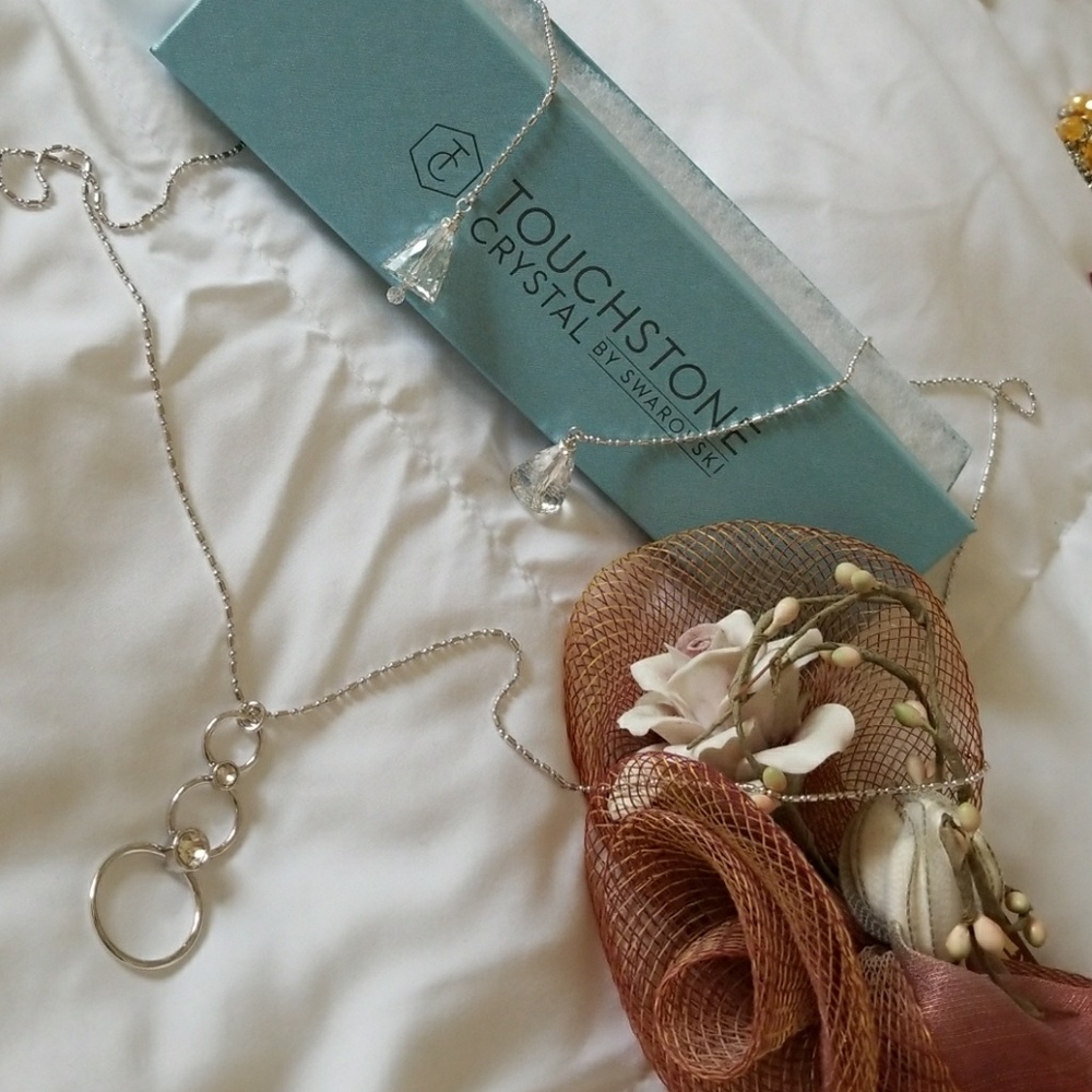 NWOT - delicate silver and swarovski crystal neckl