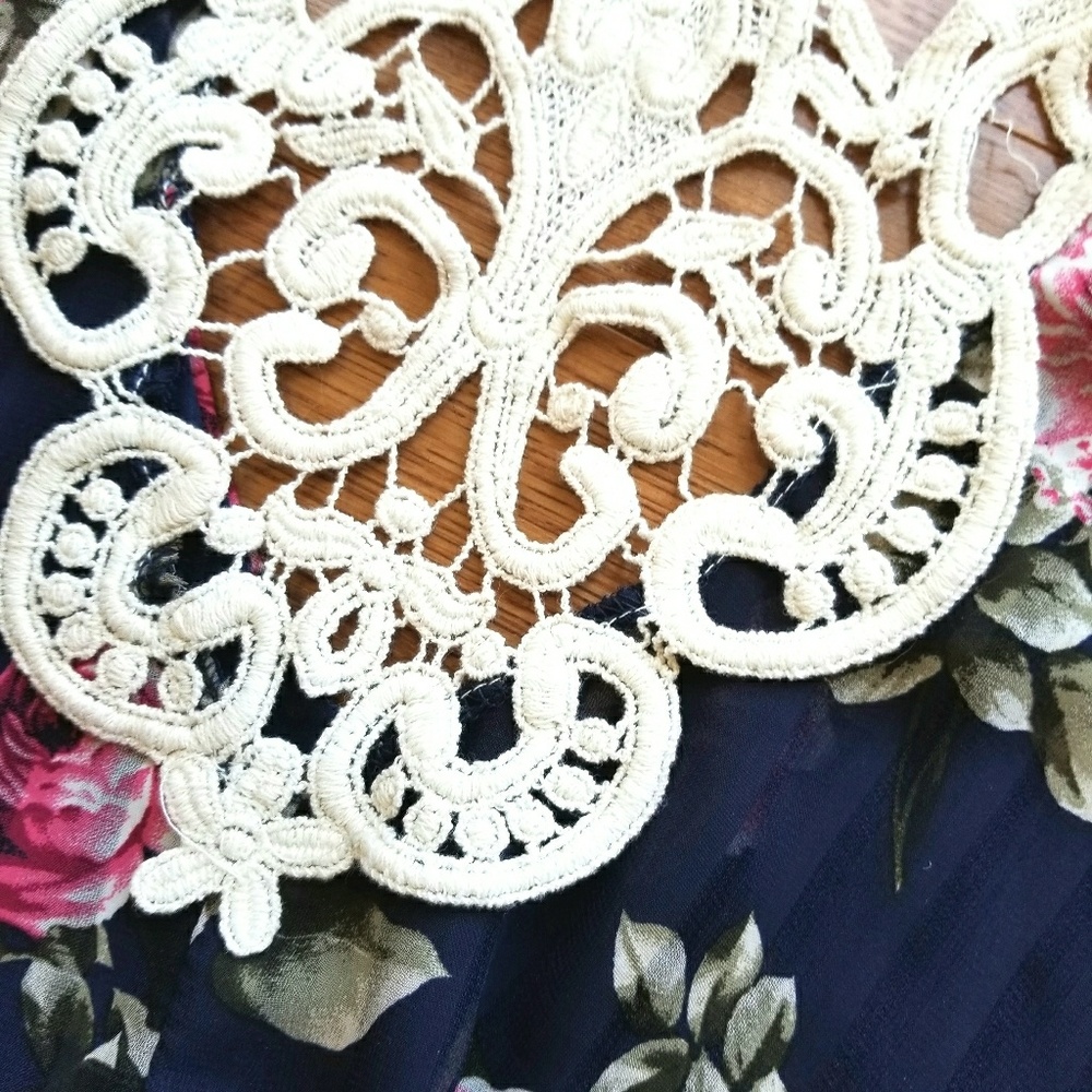 Pretty Flowy Top - Picture 3 of 5