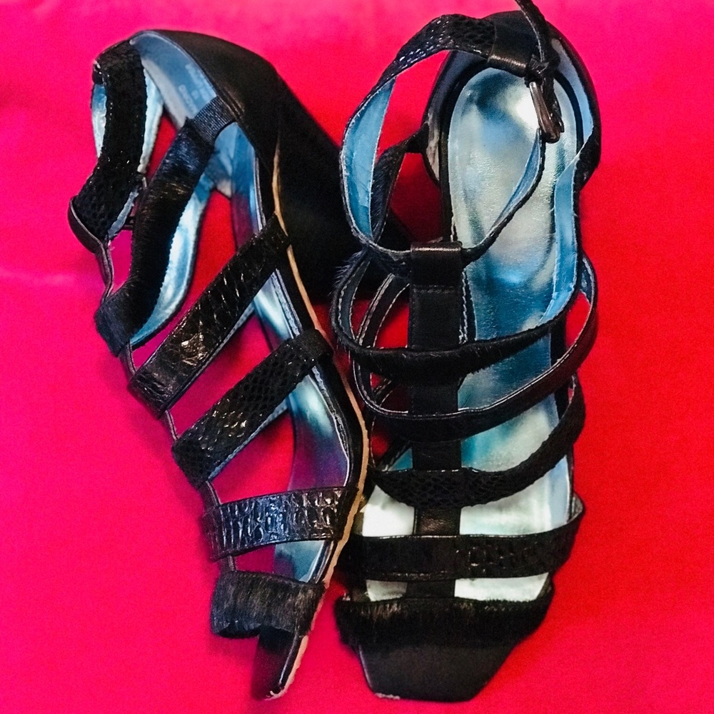 Strap leather sandals with calf skin accents
