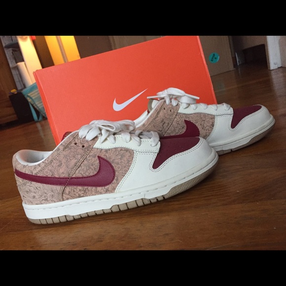 Nike Shoes - 👟 NWOT Women’s Low top Nike Dunks!👟
