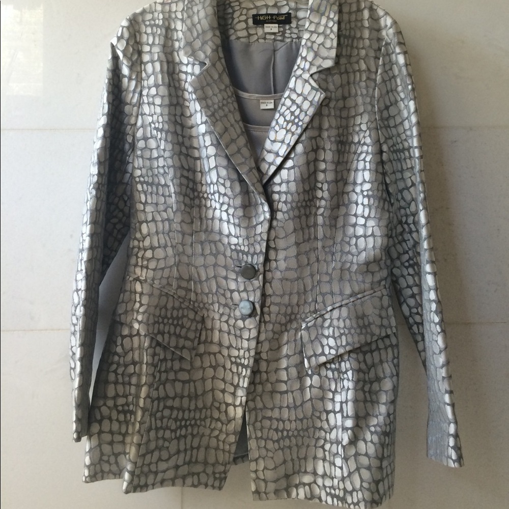 LIKE NEW WOMEN JACKET COAT
