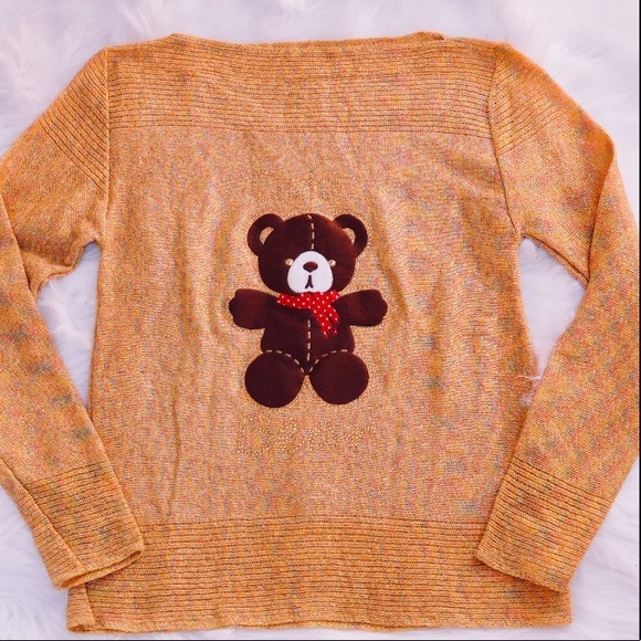 JUST IN🌷 Cuddly Bear Top - Picture 2 of 4
