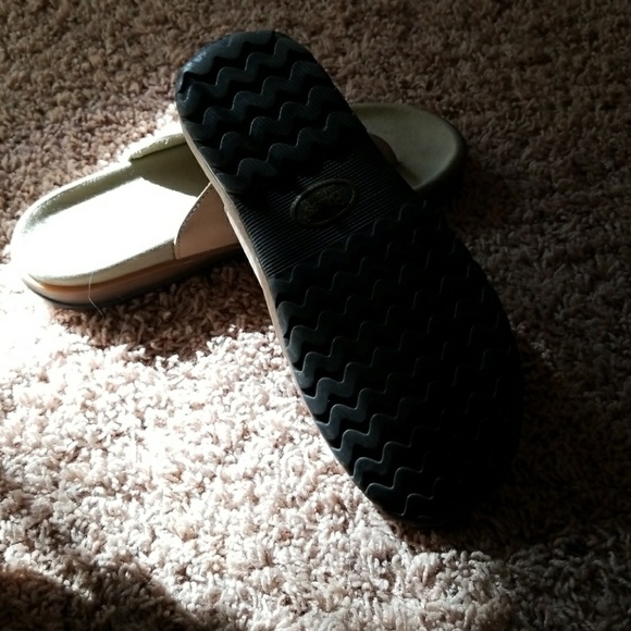 bass suv series sandals