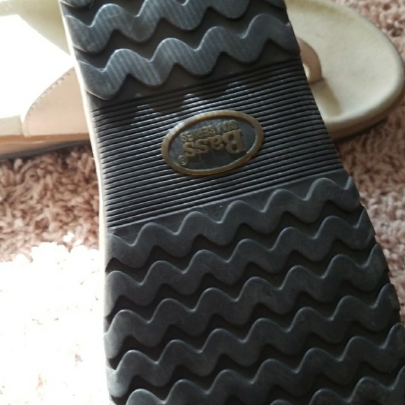 bass suv series sandals