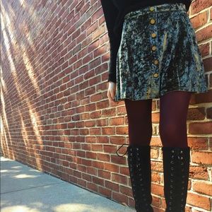 ✨ Olive crushed velvet mini skirt.