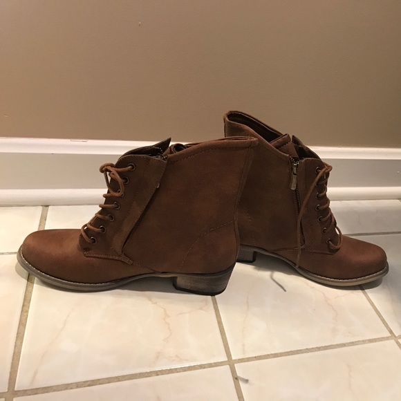 JustFab Shoes - Super cute lace up ankle boots