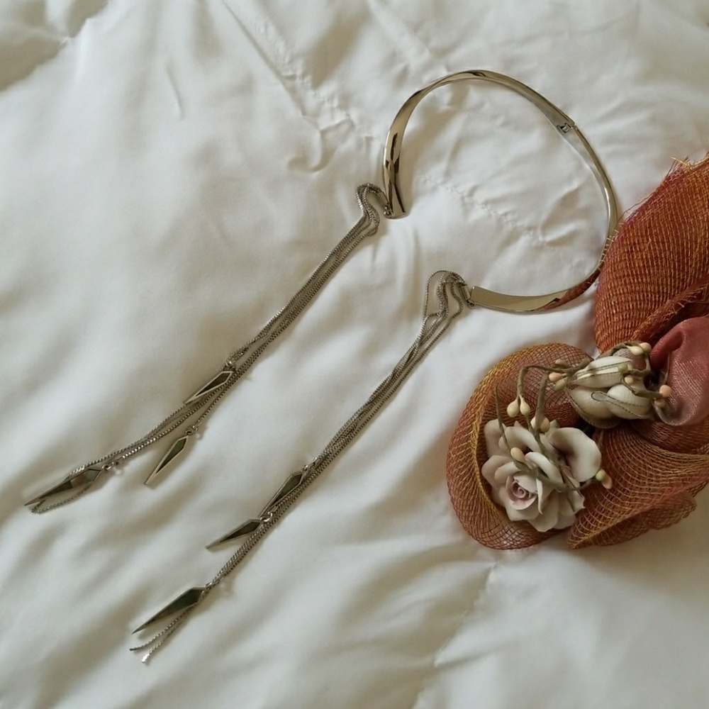 NWOT- Open hinged dreamcatcher neacklace