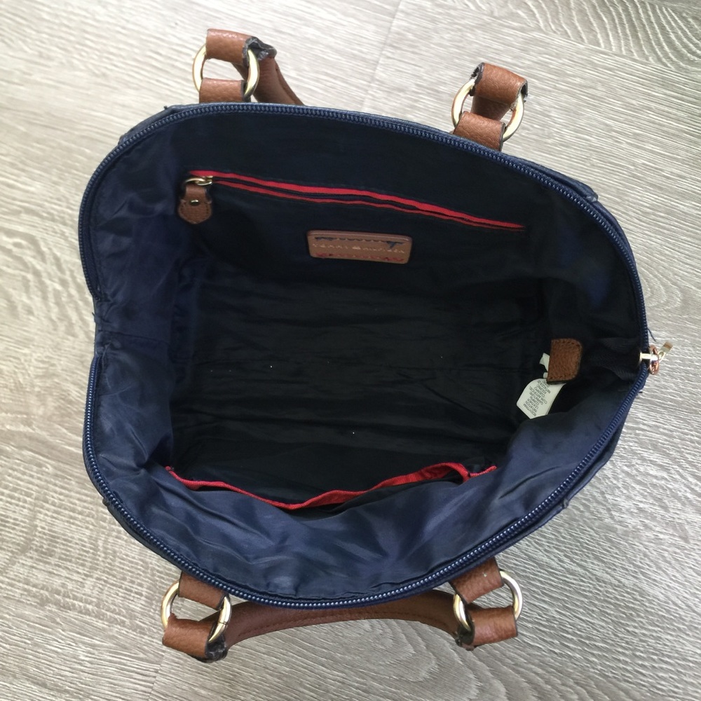 🚫SOLD🚫 Tommy Hilfiger Small Handbag - Picture 5 of 6