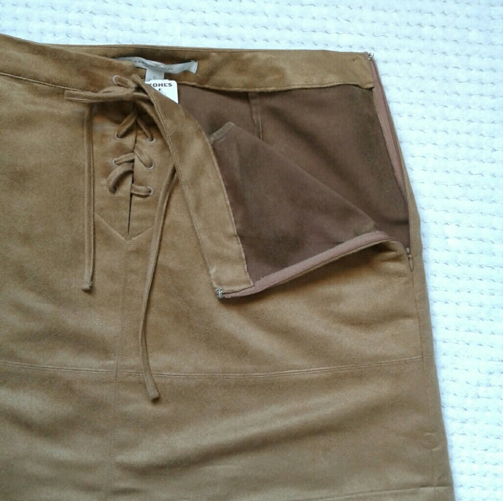 ❤️❤️NWT Suede Lace Up Camel Skirt - Picture 8 of 8