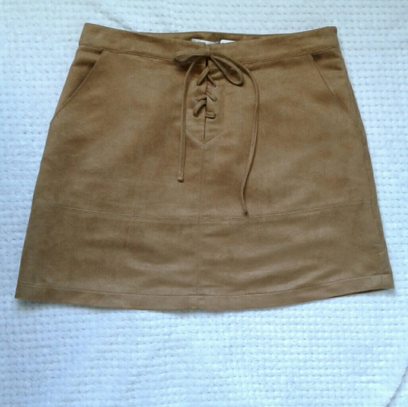 ❤️❤️NWT Suede Lace Up Camel Skirt - Picture 3 of 8