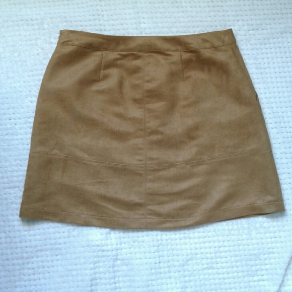 ❤️❤️NWT Suede Lace Up Camel Skirt - Picture 4 of 8