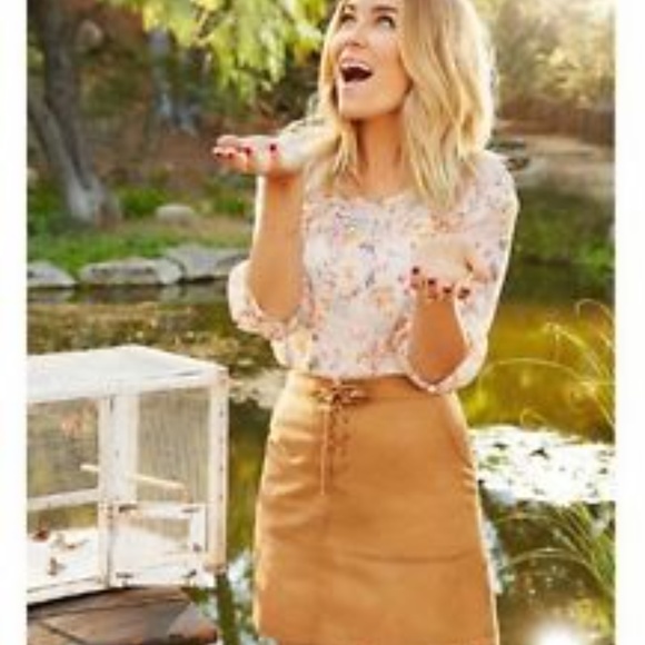 ❤️❤️NWT Suede Lace Up Camel Skirt - Picture 5 of 8