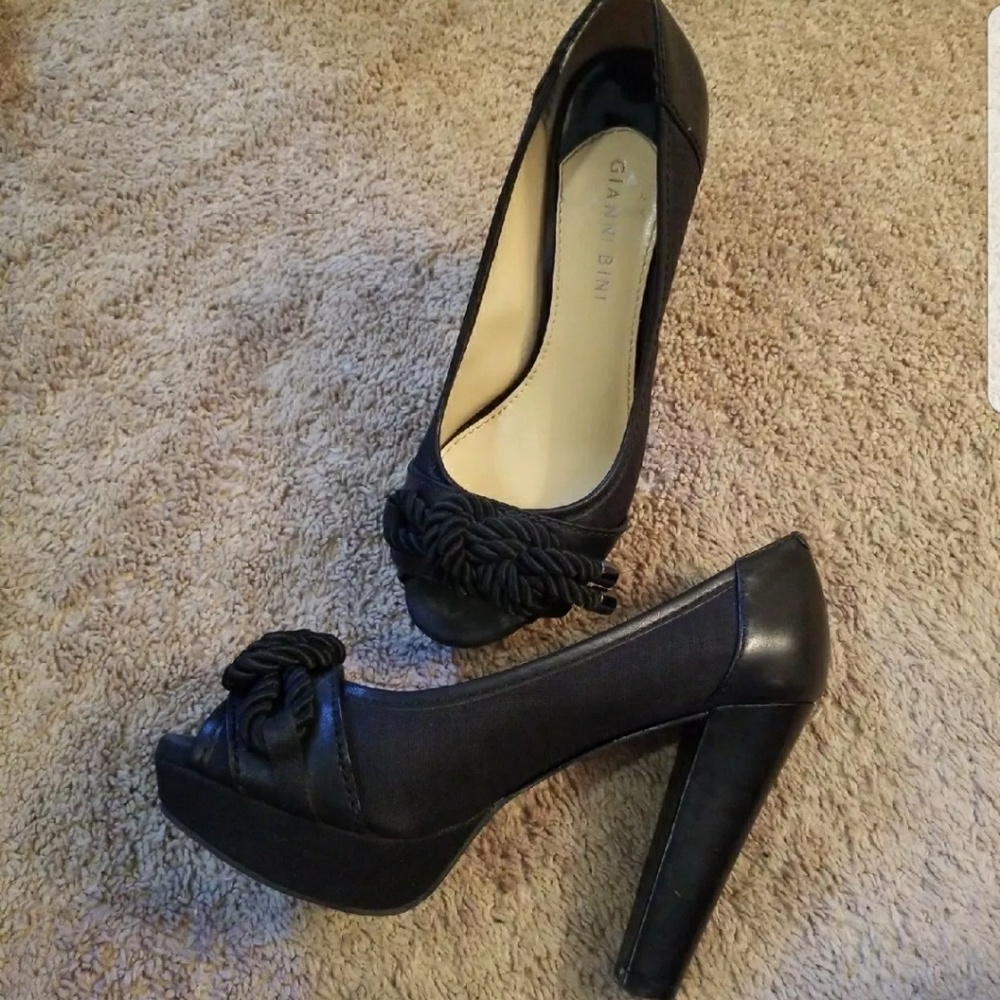 GIANNI BINI LEATHER PEEP TOE PUMPS, 8