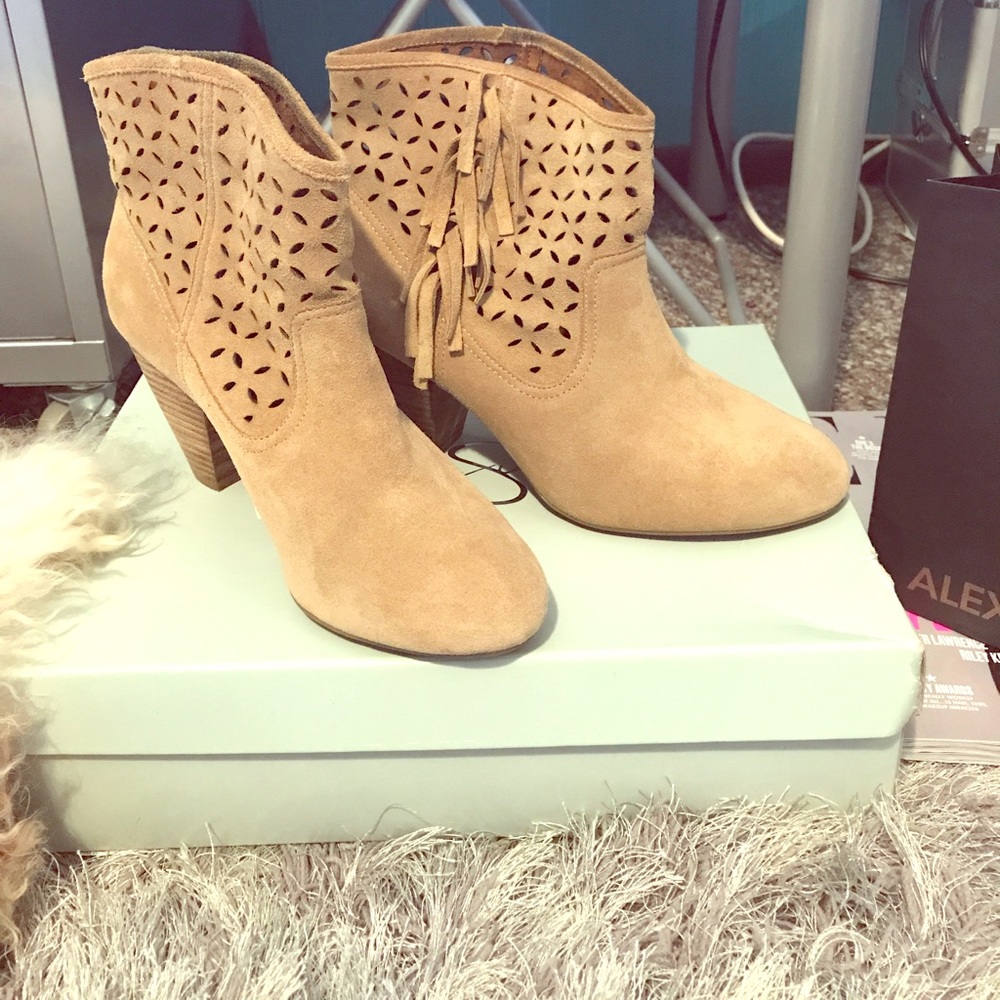 Jessica Simpson angle suede boots
