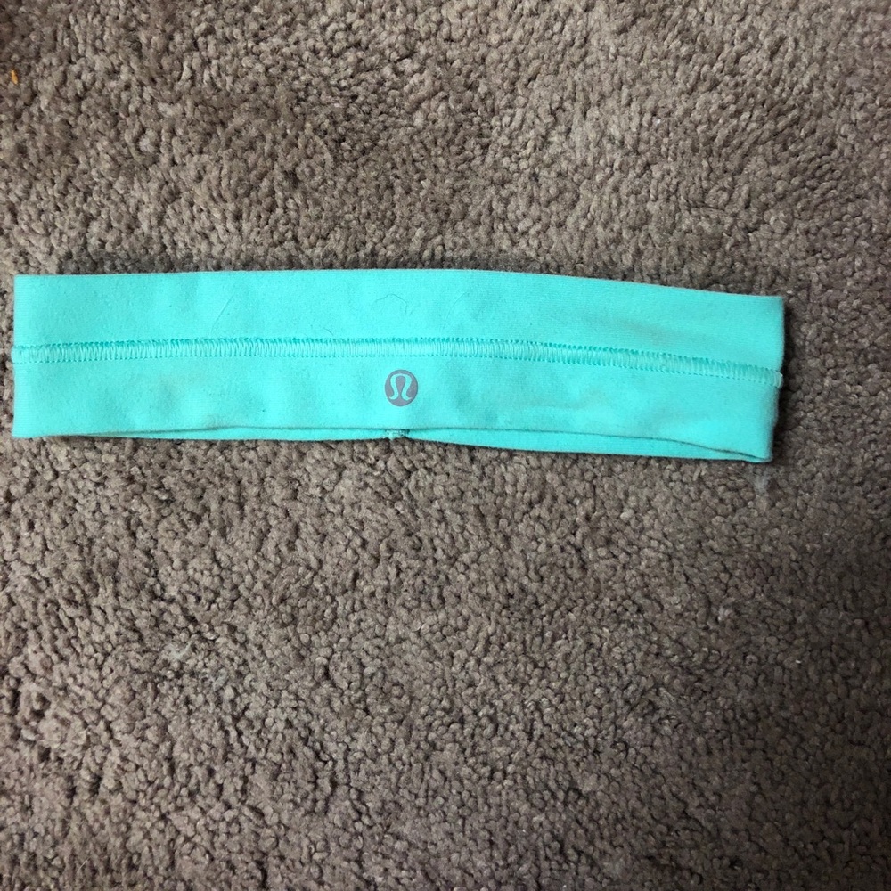 SOLD Lululemon Mint Fly Away Tamer Headband