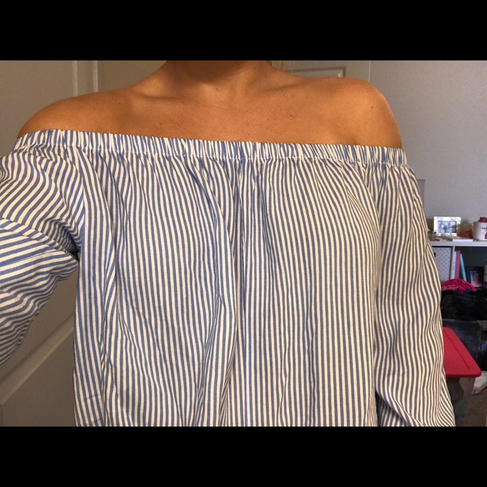 Off the shoulder white & blue top